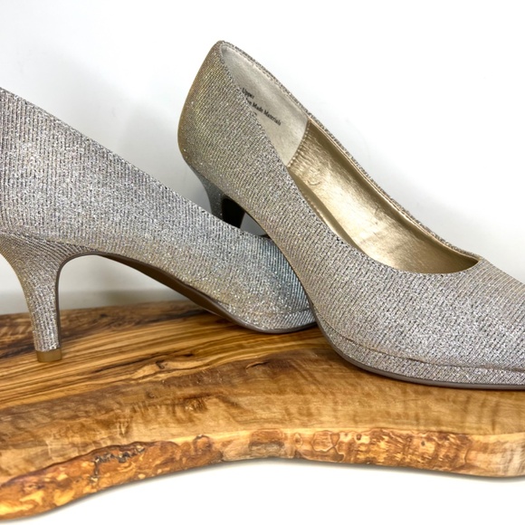 Coach and Four Silver Metallic Glitter Heels Open Toe Size 6 - Picture 13 of 16